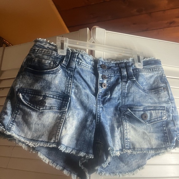 LEI Blue Jean Cargo Shorts Distressed Frayed Hem and pockets - Picture 1 of 7